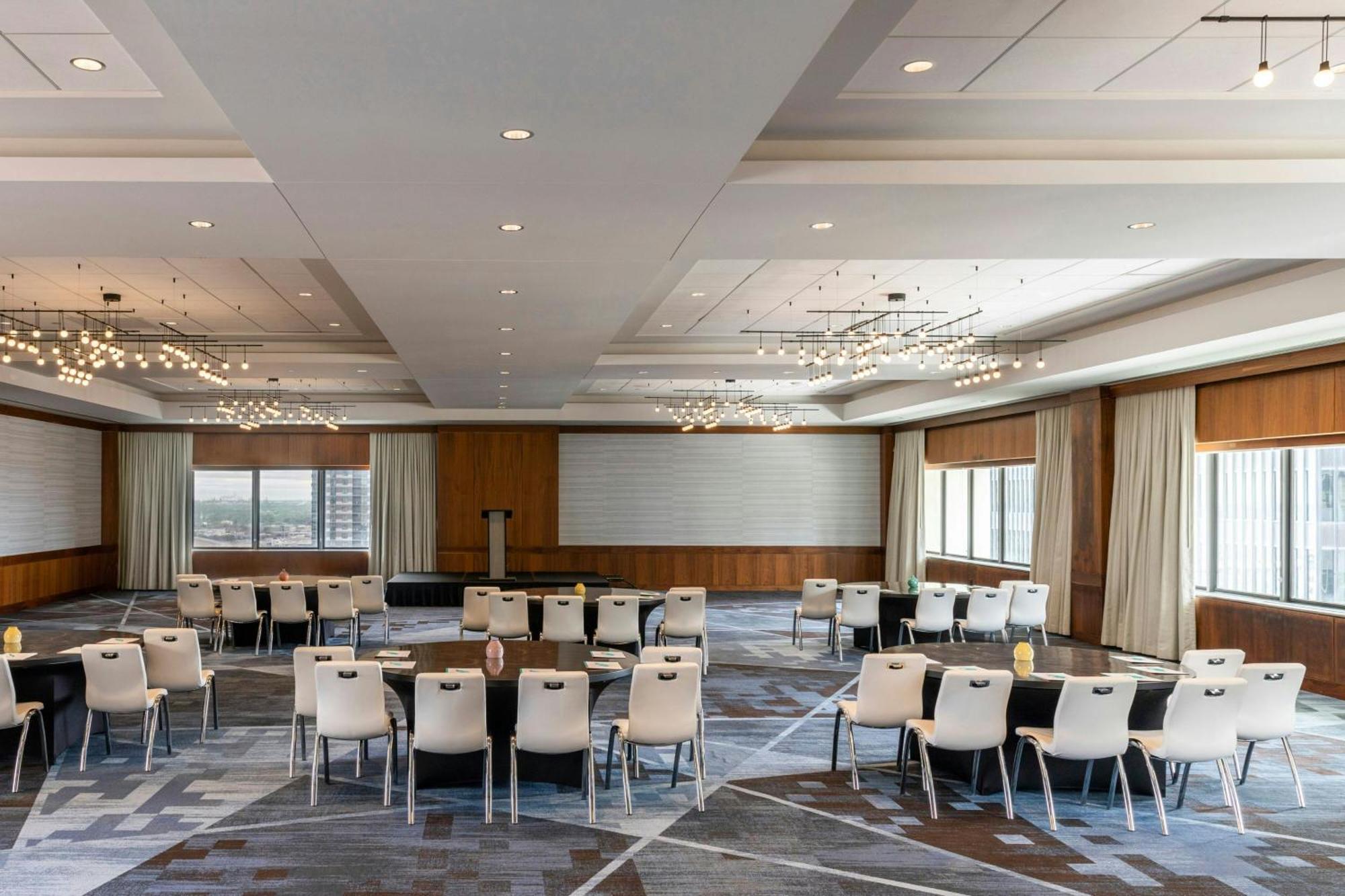 Le Meridien Houston Downtown Exterior photo